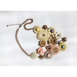 Vintage 1960s necklace with enamel flowers